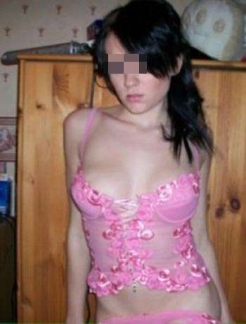 Femme cochonne à Paris pour une pipe gratuite