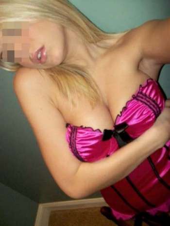 une Française avaleuse de foutre a Paris pour un deep-throat samedi